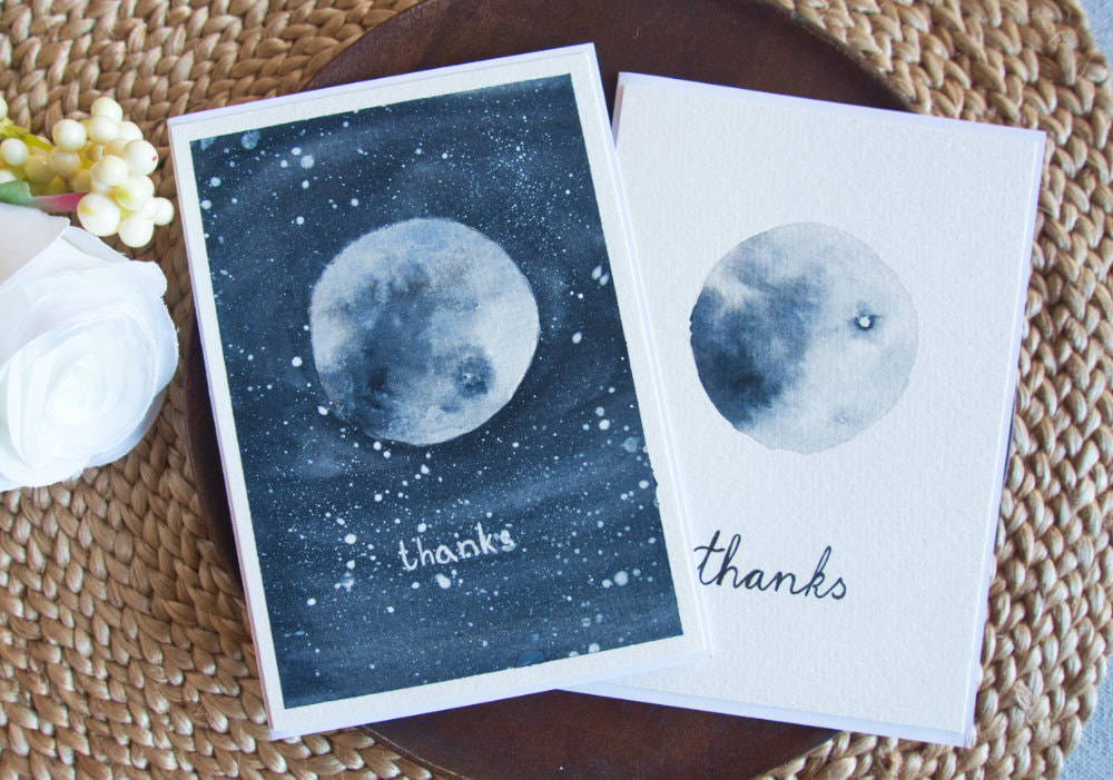 A simple card with watorcoloured moon for beginners. Learn how to paint a moon and create a beautiful card in two ways.